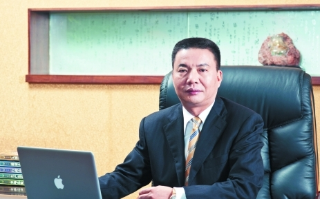 贵人鸟董事长_贵人鸟董事长儿子照片